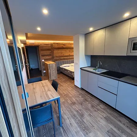 Les Quatre Montagnes, *